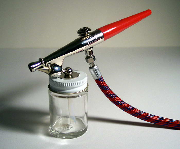 In pratica l'uso dell'aerografo non ha confini infatti In pratica l'uso dell'aerografo non ha confini infatti